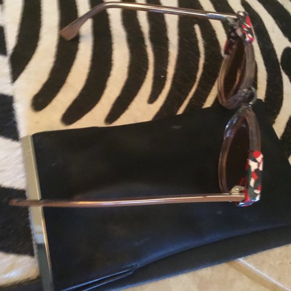 Fendi sunglass New with case